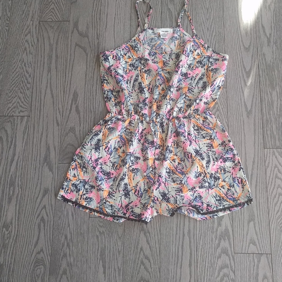 Beautiful romper by sans Souci🌼🌼🌸 - Picture 4 of 9